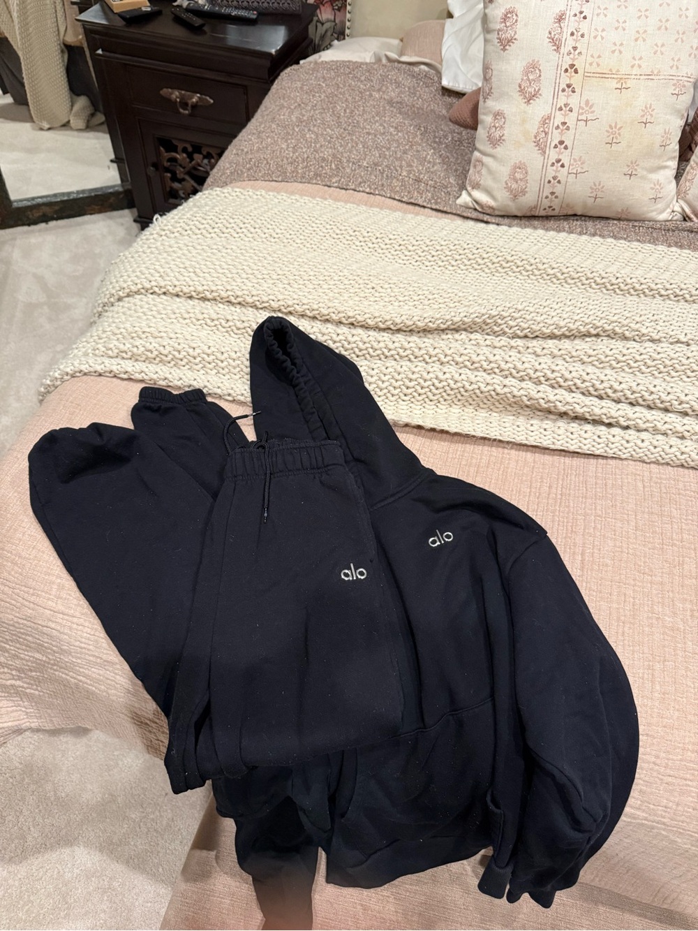 ALO Yoga Black Crewneck Hoodie Sweatshirt + Sweatpants